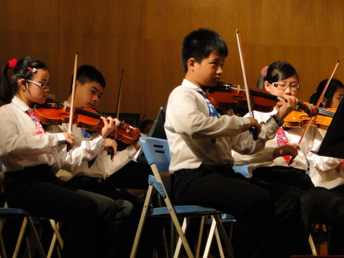 Schüler Konzert Taiwan Geigen