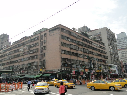 Daan Road building