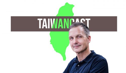 Gunter Schubert vor Taiwancast-Logo