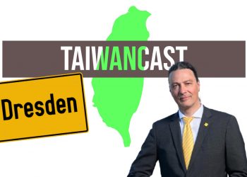 Taiwancast-Logo, Foto von Steffen Rietzschel und ein Dresden-Ortsschild
