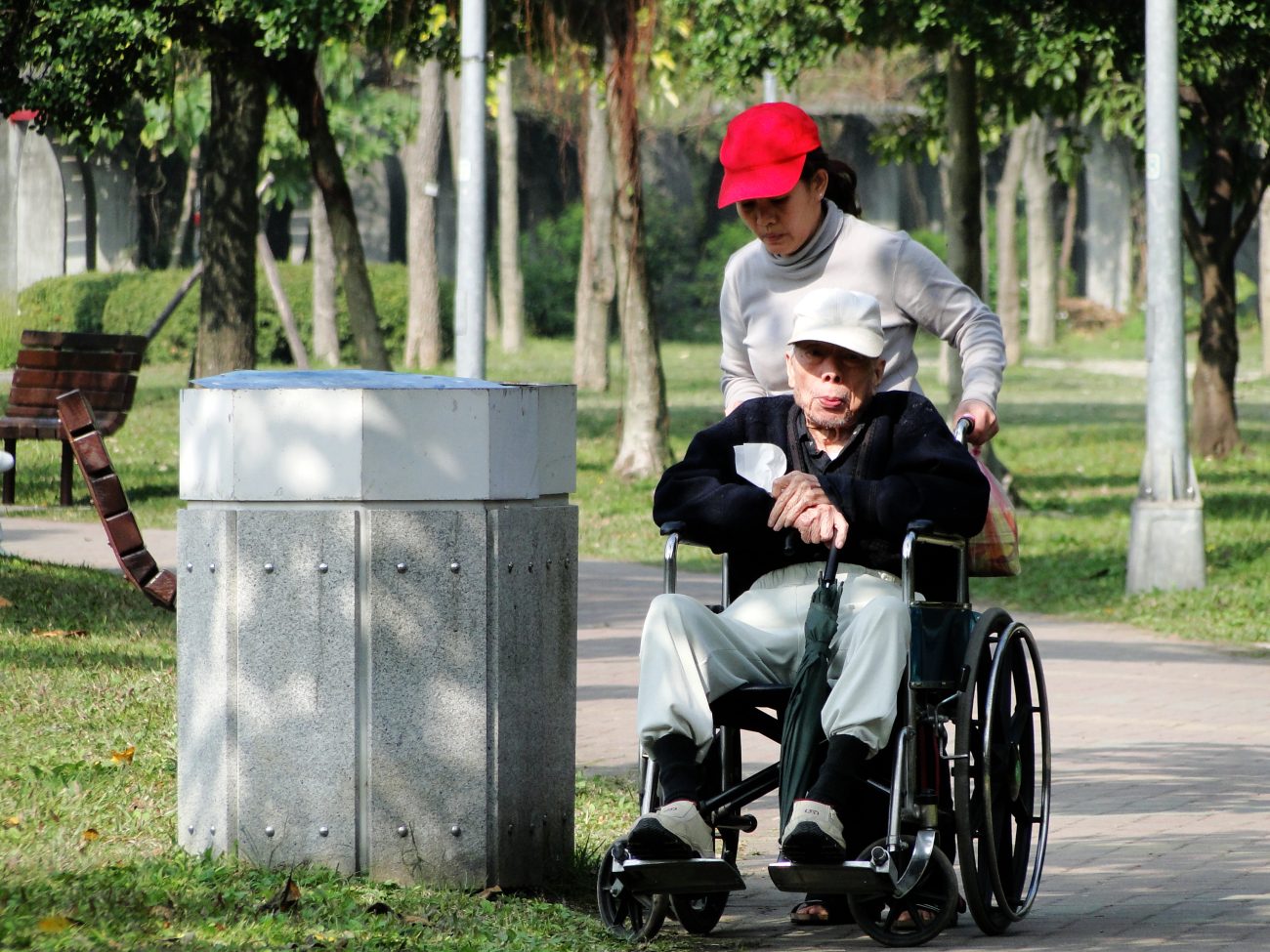 Senioren Rollstuhl Pflegerin